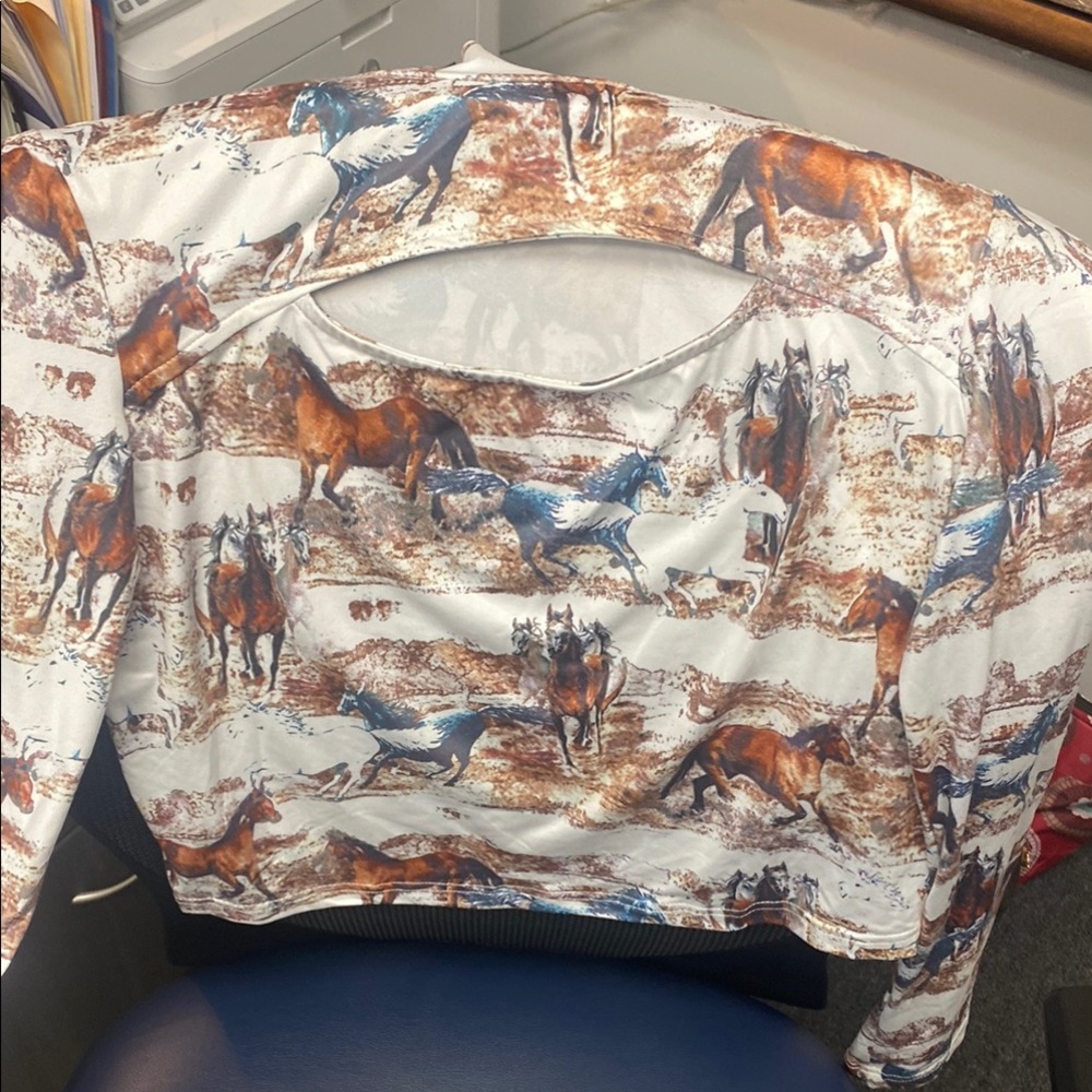 BN Western Horse Print Cropped Top In White, Brown and Blue. Gorgeous Little Top